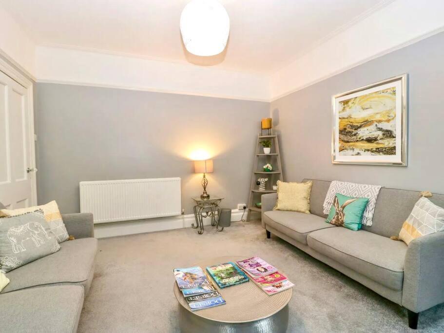 Homely 4 Bedroom Large House Inc Free Parking - Great Location - Fast Wifi - Smart Tv - Sleeps Up To 7! Close To Bournemouth & Poole Town Centre & Sandbanks Exterior foto